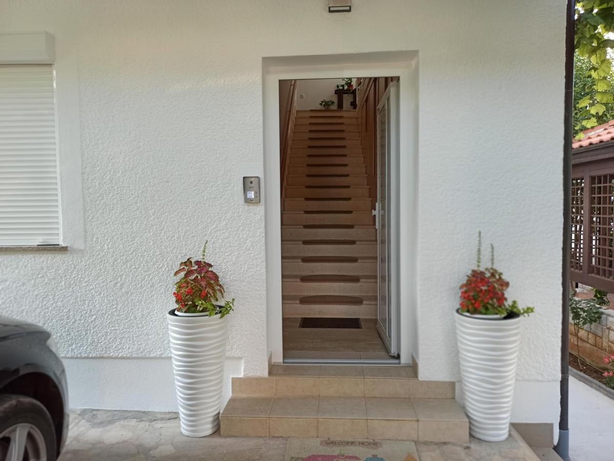 Apartments Villa Katana Πόρετς Εξωτερικό φωτογραφία