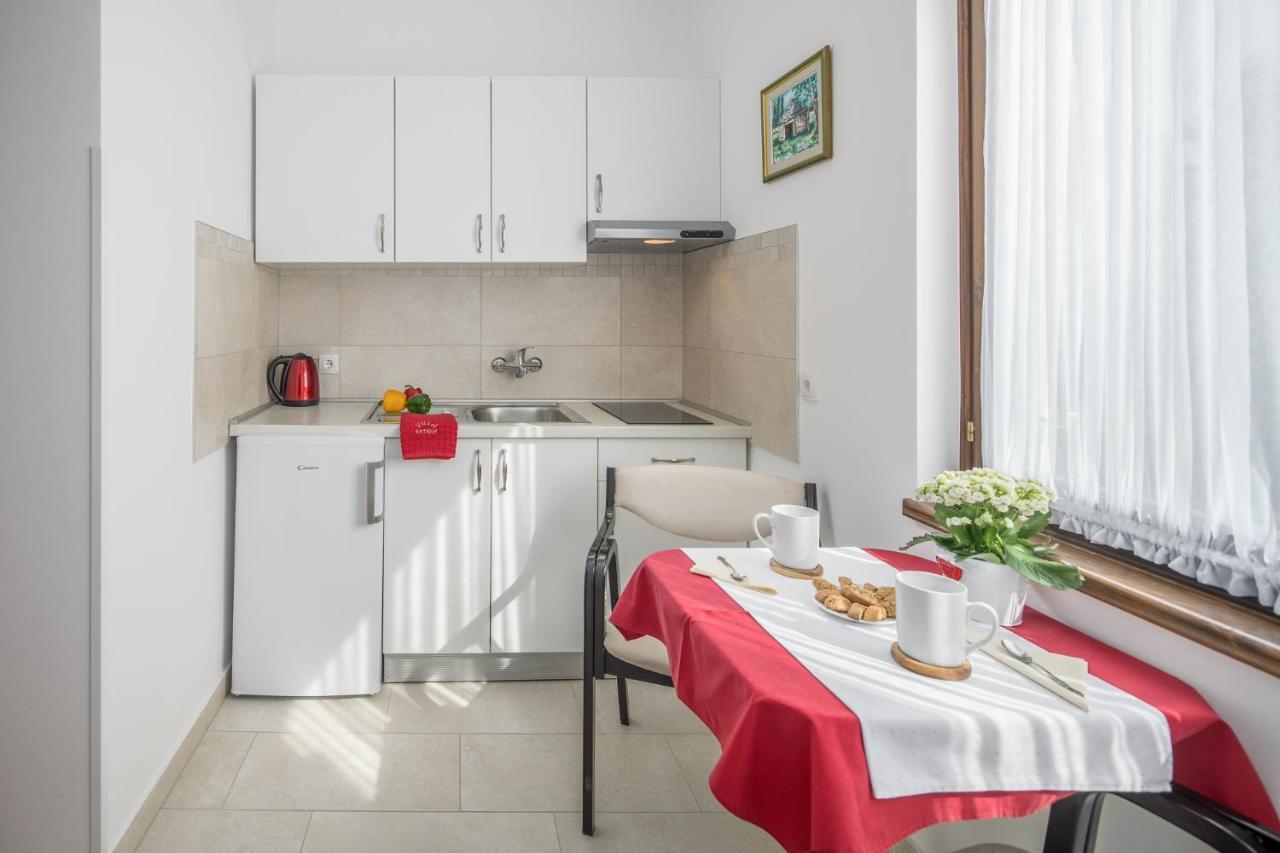 Apartments Villa Katana Πόρετς Εξωτερικό φωτογραφία