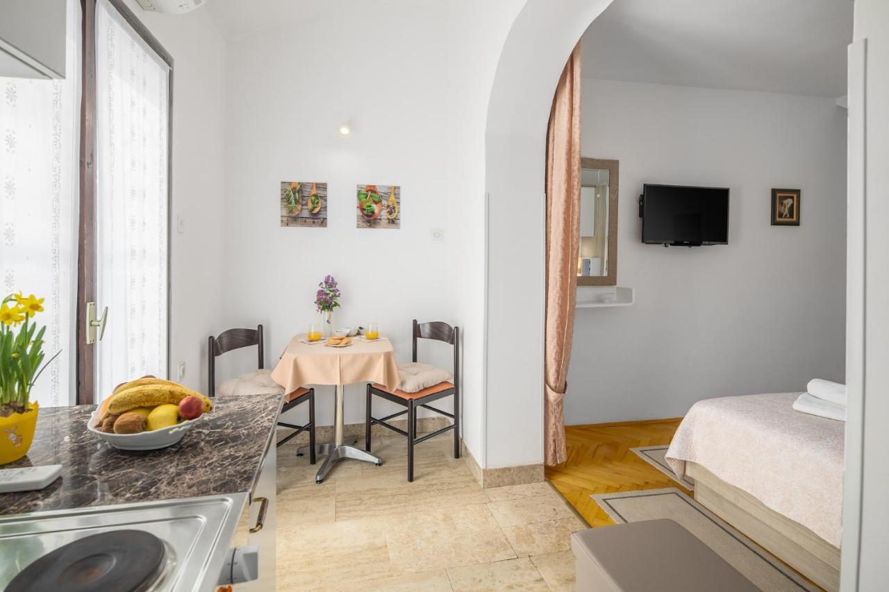 Apartments Villa Katana Πόρετς Εξωτερικό φωτογραφία