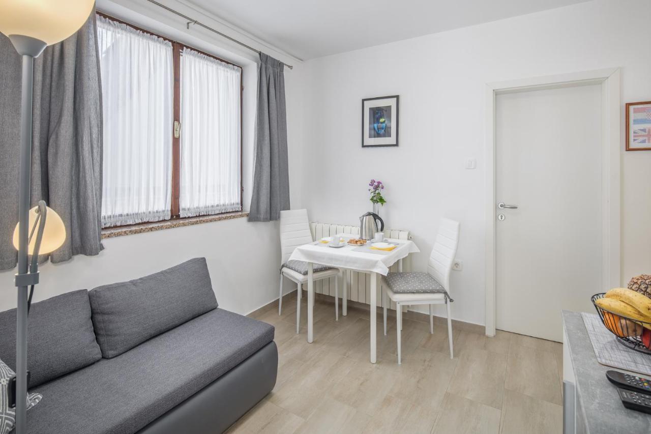 Apartments Villa Katana Πόρετς Εξωτερικό φωτογραφία