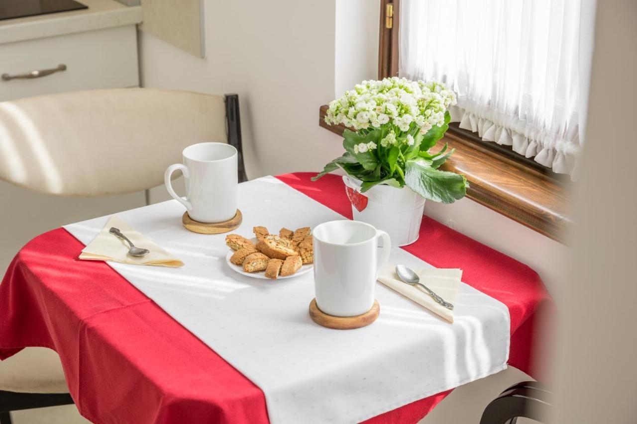 Apartments Villa Katana Πόρετς Εξωτερικό φωτογραφία
