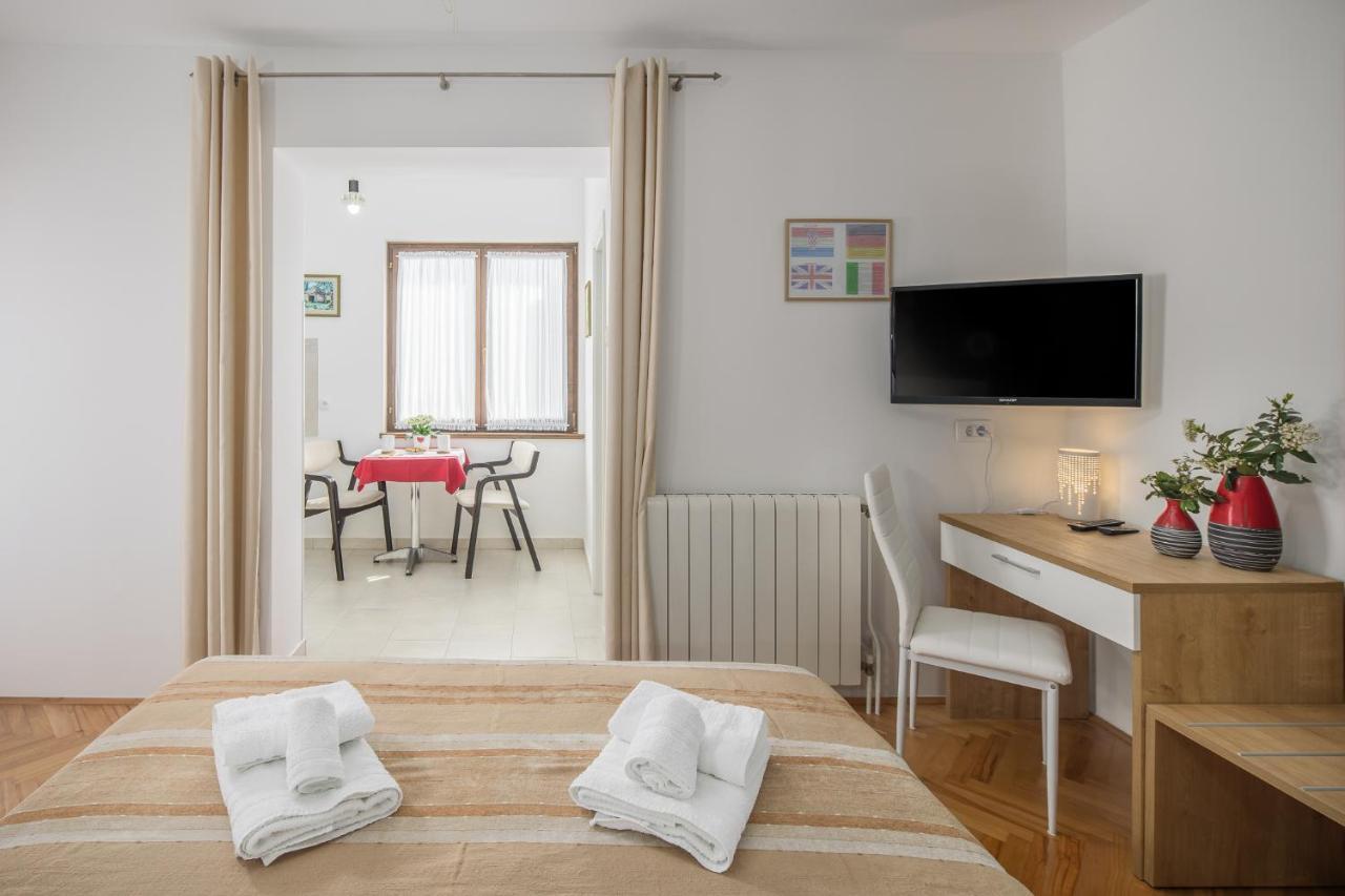 Apartments Villa Katana Πόρετς Εξωτερικό φωτογραφία
