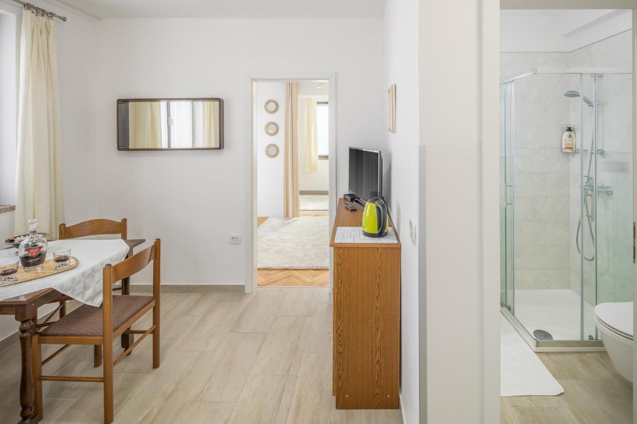 Apartments Villa Katana Πόρετς Εξωτερικό φωτογραφία